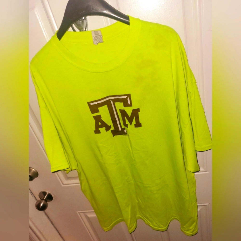 Men's Size 2XL Gildan "Texas A&M" T-Shirt in Greenish-Yellow/Maroon